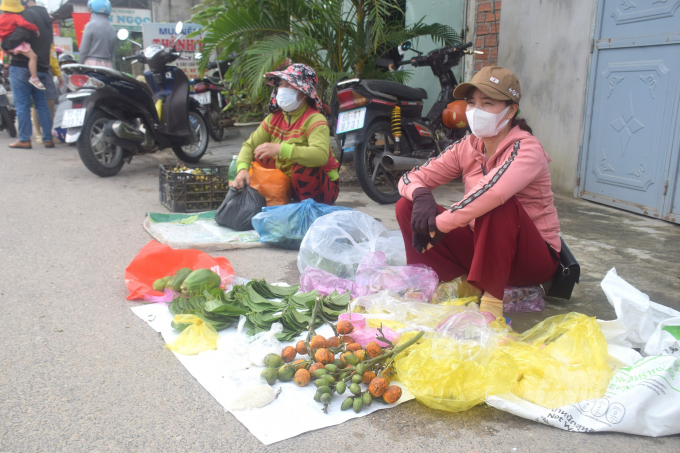 Món hàng được bán nhiều nhất tại phiên chợ Gò là trầu, cau. Ảnh: V.Đ.T.