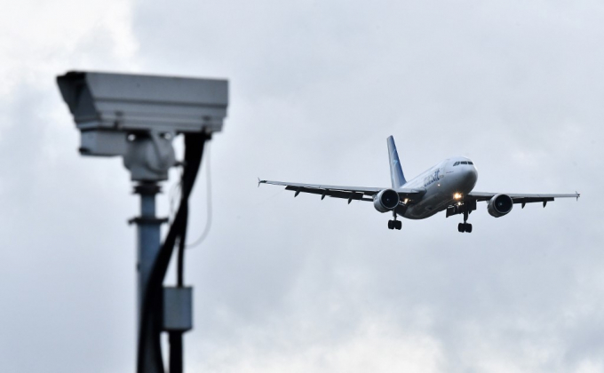 Máy bay cất cánh từ sân bay Charles de Gaulle. Ảnh: AFP.