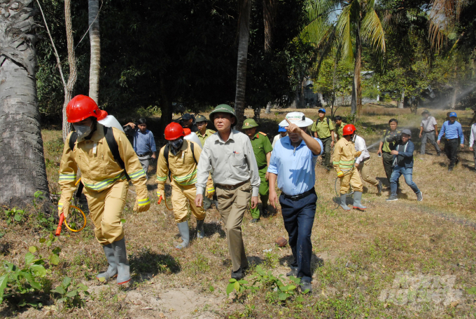 Thứ trưởng Hà Công Tuấn dẫn đầu đoàn kiểm tra thực địa tại An Giang. Ảnh: Lê Hoàng Vũ.