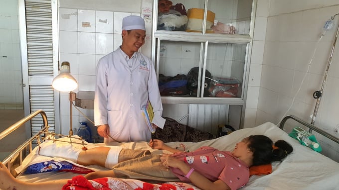Hiện sức khỏe bệnh nhi Nguyễn Huỳnh Khả Hân hồi phục tốt. Ảnh: Bệnh viện cung cấp.