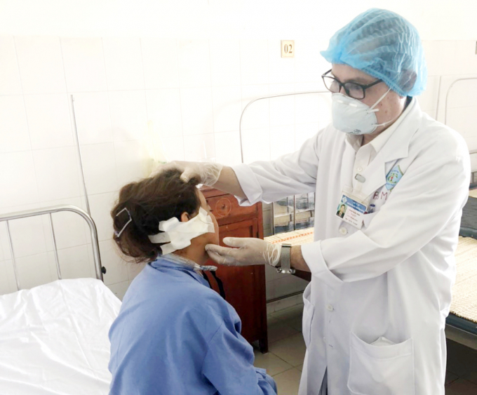 Bệnh nhân Hương được bác sĩ phẫu thuật thành công tạo hình vành tai bằng sụn tự thân. Ảnh: Bệnh viện cung cấp.