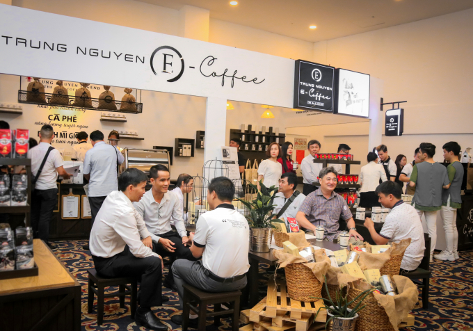 Trung Nguyên E-Coffee là sự lựa chọn số 1 của hơn 1.000 đối tác trên toàn quốc, với tốc độ đăng ký mở mới trung bình hơn 10 cửa hàng/ngày. Ảnh: Lê Hoàng Vũ.