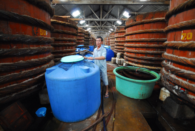 Sản xuất nước mắm tại đảo ngọc Phú Quốc - Kiên Giang. Ảnh: Lê Hoàng Vũ.