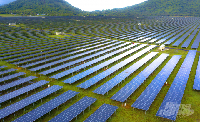 Nhà máy điện mặt trời Sao Mai giai đoạn 1 ở xã An Hảo đi vào hoạt động từ năm 2019 đến nay đang mang lại hiệu quả cao cho người dân An Giang. Ảnh: Lê Hoàng Vũ.