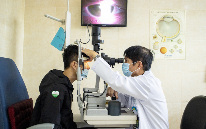 Bệnh viện Mắt Sài Gòn Cần Thơ đơn vị đầu tiên tại ĐBSCL triển khai phương pháp kỹ thuật cao Phakic ICL điều trị tật khúc xạ mắt hiếm gặp ở bệnh nhân. Ảnh: Lê Hoàng Vũ.