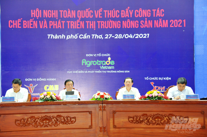 Bộ trưởng Bộ NN-PTNT Lê Minh Hoan chủ trì Hội nghị toàn quốc về thúc đẩy công tác chế biến và phát triển thị trường nông sản năm 2021 diễn ra tại TP Cần Thơ. Ảnh: Lê Hoàng Vũ.