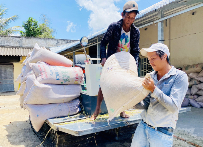 To be more specific, the price of urea, DAP and NPK fertilizers in Can Tho city and other provinces in the Cuu Long Delta region had increased about VND 50,000 - 250,000/bag compared to the end of 2020, which is the highest record in many years. Pesticides also increased by VND 20,000 - 30,000/bottle depending on the type.
