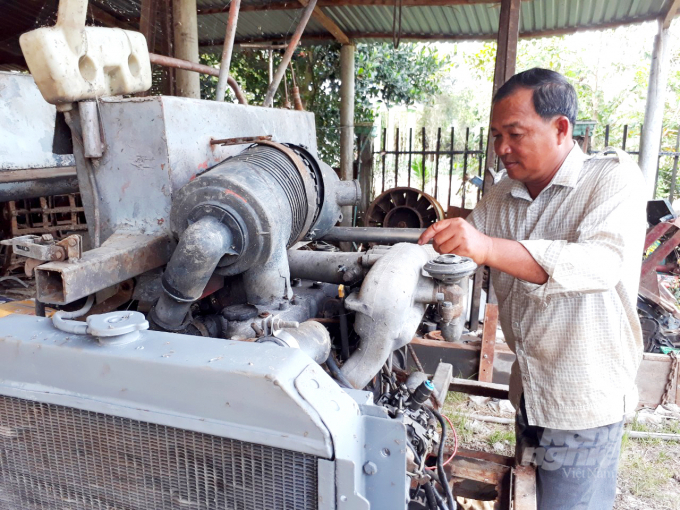 Ông Hải làm giàu từ sản xuất lúa và dịch vụ nông nghiệp. Ảnh: Văn Đát.