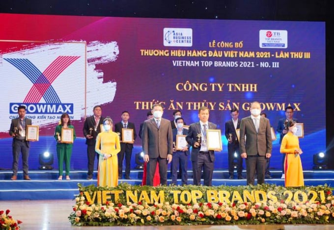 GrowMax đạt Top 10 'Thương hiệu hàng đầu Việt Nam năm 2021' do Trung tâm Nghiên cứu Phát triển châu Á trao tặng. Ảnh: Ngọc Trinh.