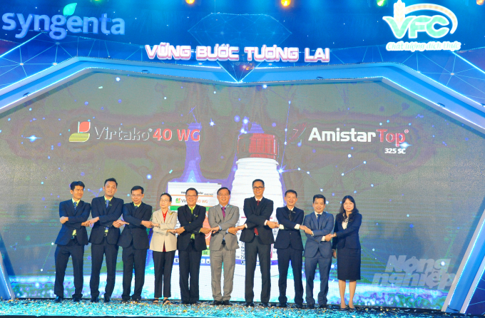 Syngenta chính thức ra mắt nhà phân phối hai sản phẩm Amistar Top 325SC và Virtako 40WG là Công ty Cổ phần Khử trùng Việt Nam (VFC). Ảnh: Lê Hoàng Vũ.