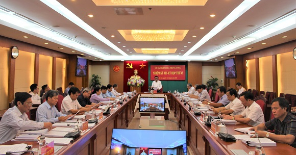 uy-ban-153556_481.jpg Kỳ họp 45 của Ủy ban Kiểm tra Trung ương đã thi hành kỷ luật hàng loạt cán bộ. Ảnh: UBKT.