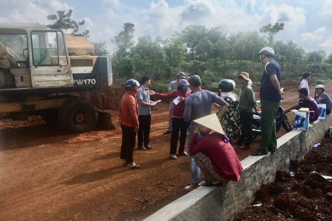 img-2887-182715_468.jpg Chủ tịch UBND huyện Chư Sê vẫn không chịu giải quyết khiếu nại kéo dài của người dân. Ảnh: Tuấn Anh.