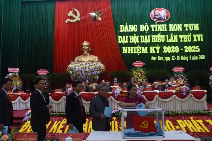 dai-bieu-bau-cu-bch-11-151134_105.jpg Hội nghị đã bầu 15 người vào Ủy viên Ban Thường vụ Tỉnh ủy khóa XVI.