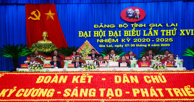 v2-094354_125.jpg Đại hội Đảng bộ khóa 2020-2025 đã bầu 15 người vào Ban thường vụ Tỉnh ủy