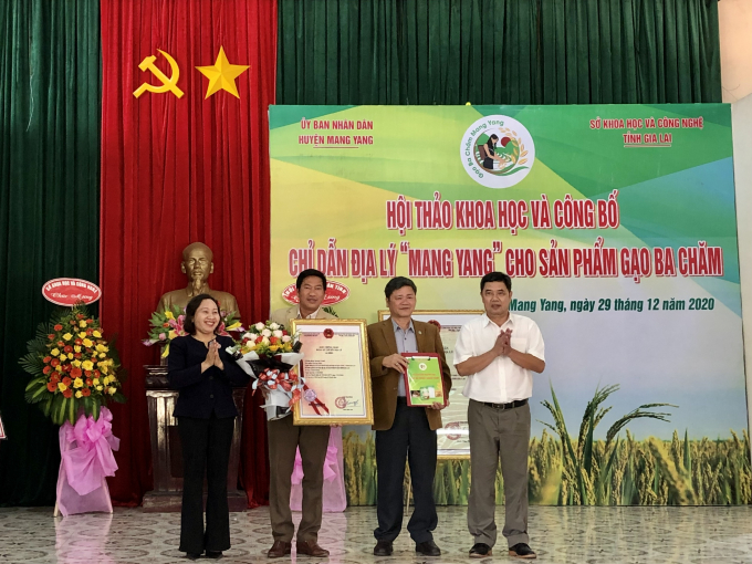 Sản phẩm gạo Ba Chăm được trao quyết định chỉ dẫn địa lý 'Mang Yang'.