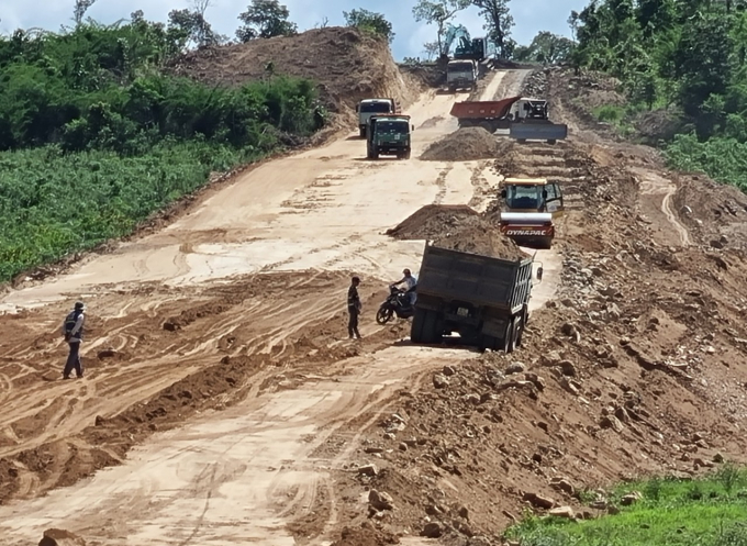 Những con đường được san ủi để phục vụ cho các dự án điện gió.
