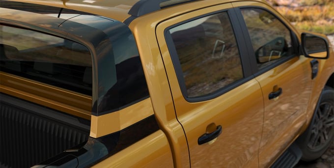 ford-ranger-wt-3-082957_181.jpg Xe cũng được kiểm tra độ kín của các khe cửa và kính để không bị thấm nước vào bên trong.