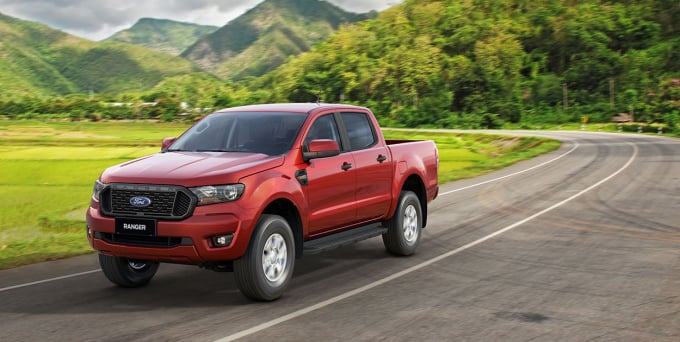 ford-ranger-xls-1-083436_286.jpg Mẫu Ford Ranger này sẽ trải qua một bài kiểm tra để đảm bảo rằng đèn pha được chiếu sáng đúng hướng.