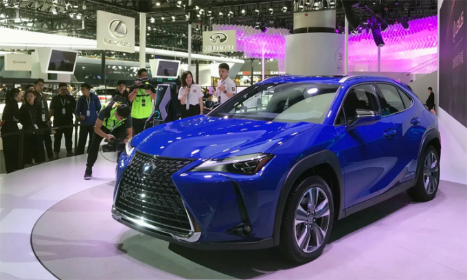 lexus-ux300e-103437_392.jpg Mãu xe Lexus UX300e.