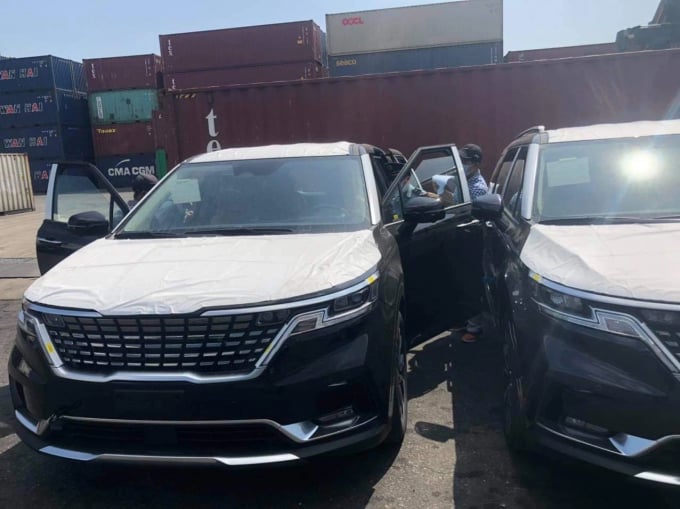 2-011328_566.jpg Lô hàng Kia Sedona thế hệ mới bất ngờ cập cảng Việt Nam.