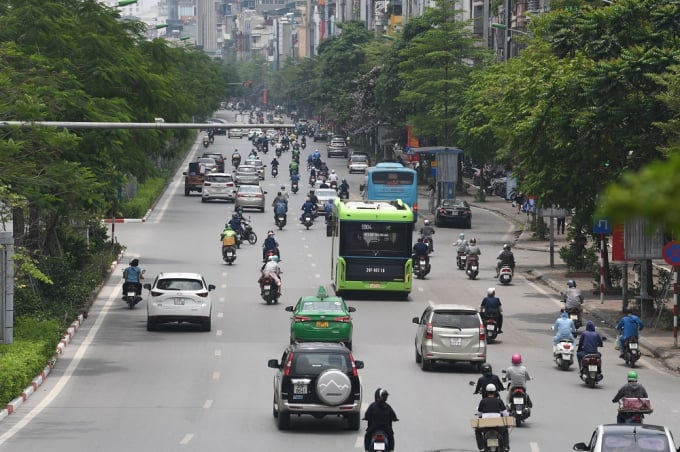 xxx_2782-075303_808.jpg VinBus đang trong quá trình vận hành xe chạy thử nên chưa đón khách.
