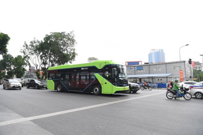 VinBus chạy thử nghiệm để lái xe làm quen với cung đường và các điểm ra vào.