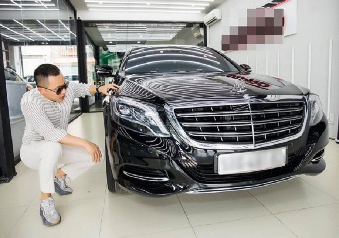 nn-062212_561.jpeg Vũ Khắc Tiệp trong một lần đi bảo dưỡng và làm đẹp cho xe.