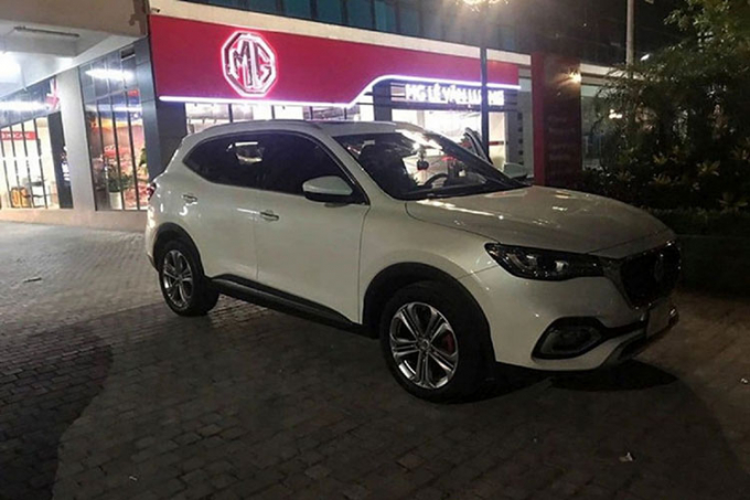 MG Việt Nam thông báo, xe gặp lỗi liên quan đến phần cứng nằm đằng sau 2 cục radar, không tương thích bước sóng ngắn tại Việt Nam.