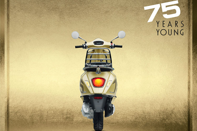 nn2-061954_715.jpg Phần đuôi xe Vespa Primavera 125.