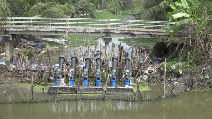 1513060bom_nuoc_cuu_lua_2-151306.png Bơm nước cứu lúa.