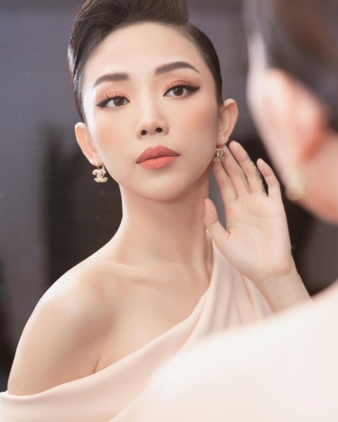 ca-si-toc-tien-1021_20200224_738.jpg Ca sĩ Tóc Tiên xây dựng phong cách gợi cảm trong show biz Việt. Ảnh: NVCC.