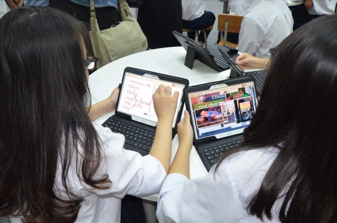 hoc-online-0907_20200225_663.jpeg Học trực tuyến cũng là một giải pháp giáo dục mùa dịch. Ảnh: T. L.