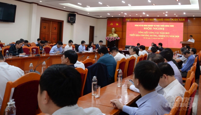 watermark_toan-canh-hoi-nghi-1555_20200227_928.jpg Toàn cảnh hội nghị tổng kết công tác Đảng năm 2019 của Đảng ủy Bộ NN-PTNT. Ảnh: Kế Toại.
