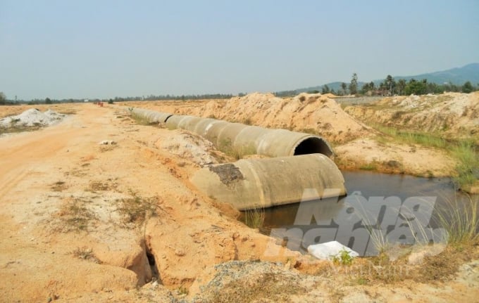 Dấu tích duy nhất của KCN Hòa Hội là hệ thống cống thoát nước xây dựng dang dở. Ảnh: Vũ Đình Thung.