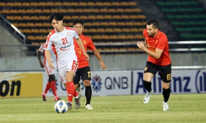 14571460cong-phuong-tphcm-145714.jpg TP.HCM của Công Phượng (trái) chỉ phải chuyên tâm đá AFC Cup nếu V-League bị hủy. Ảnh: VFF.