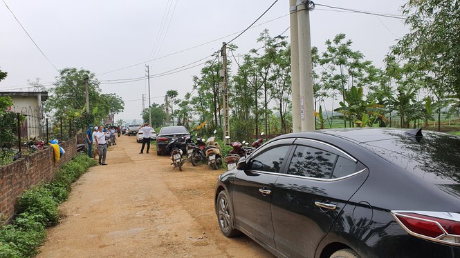 Nhiều người thành phố đổ về ngắm vị trí đất sau khi có thông tin về dự án.