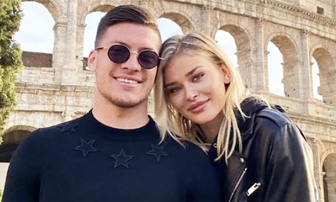 15022183a3-150221.jpg Luka Jovic và bạn gái trong chuyến đi chơi mùa Covid-19. Ảnh: AS.