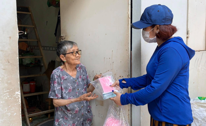 Sự chung tay chia sẻ với người nghèo, lao động khó khăn cũng là một thành công rất lớn của VIệt Nam. Ảnh: Phúc Lập.