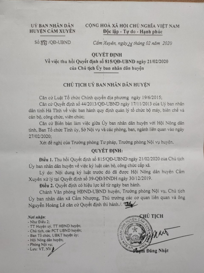 3-0759_20200415_782.jpg Chủ tịch UBND huyện thu hồi Quyết định của Chủ tịch UBND huyện. Ảnh: Văn Hùng.