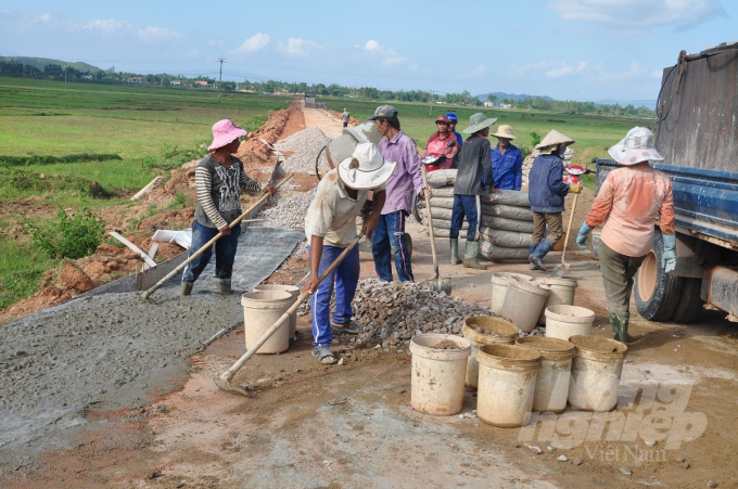 watermark_be-tong-gt-1641_20200415_217.jpg Nhiều địa phương ở Bình Định dần 'phủ sóng' bê tông giao thông nông thôn. Ảnh minh họa: Vũ Đình Thung.