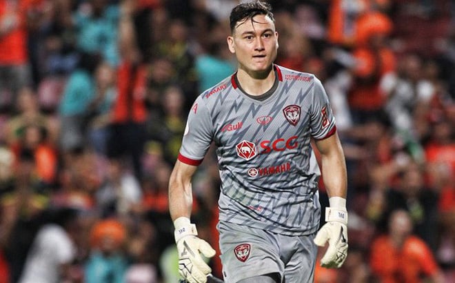 Đặng Văn Lâm trong màu áo Muangthong. Ảnh: Thai League.