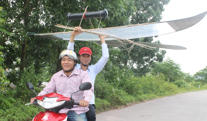 22271974mang_dieu_di_dam_-222719.jpg Mang diều đi 'đâm'