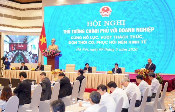 2-1135_20200510_537.jpg Nhiều đơn vị đưa ra kiến nghị đầu tư vào nông nghiệp, nông thôn để thúc đẩy kinh tế sau dịch Covid-19 trong hội nghị Thủ tướng với doanh nghiệp ngày 9/5. Ảnh: Đức Nam.