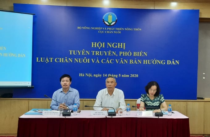 chu-tri-hoi-nghi-luat-chan-nuoi-1014_20200514_926.jpg Sau 70 năm ngành chăn nuôi có được một bộ luật hoàn chỉnh, hiện đại như hiện nay, là nền tảng, hành lang pháp lý quan trọng trong xuất khẩu các sản phẩm chăn nuôi. Ảnh: Nhật Quang.