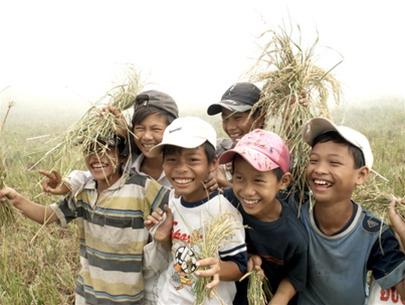 mot-lua-1417_20200514_828.jpg Niềm vui tuổi thơ. Ảnh: ST.