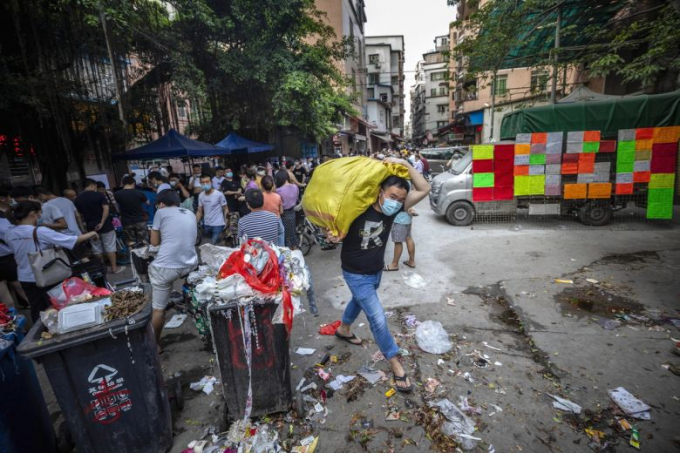 16-official-statistics-show-there-are-about-551-million-people-who-still-live-below-the-poverty-line-in-china-photo-epa-efe-1723_20200520_543.jpg Còn khoảng 5,51 triệu người nghèo ở Trung Quốc. Ảnh: EPA-EFE.