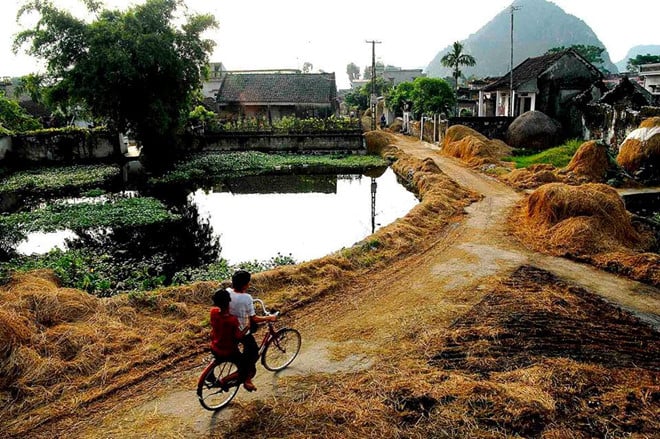 bai-viet-ve-nong-thon-1459_20200521_16.jpg Một góc đường làng. Ảnh: Vũ Đức Phương.