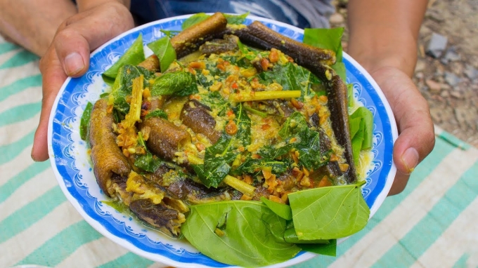 Món lươn um hấp dẫn.