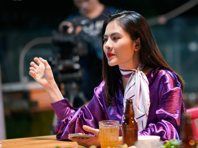 Diễn viên nổi tiếng Vân Trang cũng tham gia vào dòng phim giang hồ trên mạng.