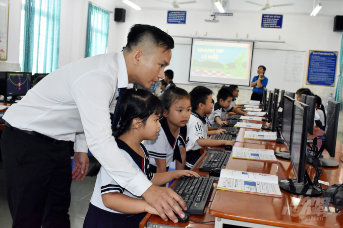 Giờ học môn tin học của thầy trò Trường Trường Tiểu học Tân Sơn Nhì, quận Tân Phú, TP.HCM. Ảnh: Thùy Lâm.